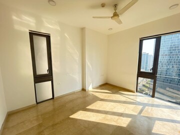 Room in 2 BHK Apartment at Lodha The Park, Worli – for Rent
