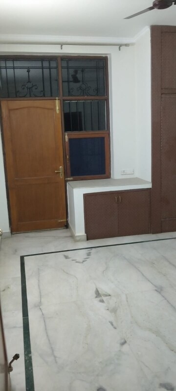 Room in 2 BHK Builder Floor at Sector 45 – for Rent