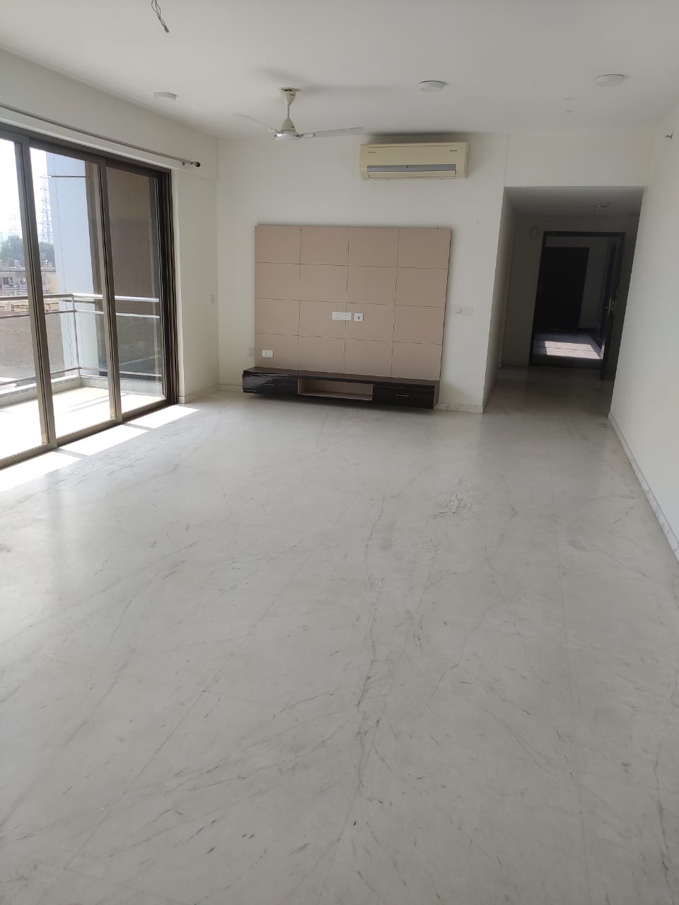 4 BHK + Servant Room Apartment For Sale in DLF The Royalton Tower