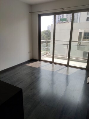 Room in 4 BHK Apartment at DLF The Royalton Tower, Dlf Phase V – for Sale