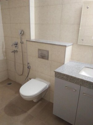 Bathroom in 4 BHK Apartment at DLF The Royalton Tower, Dlf Phase V – for Sale