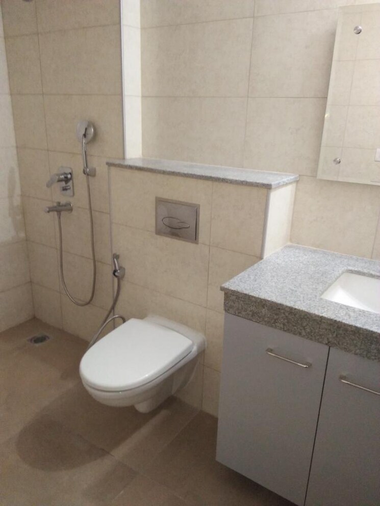 Bathroom, dlf-the-royalton-tower 4 Bedroom 2940 Sq.Ft. Apartment In Dlf Phase V Gurgaon 8788771