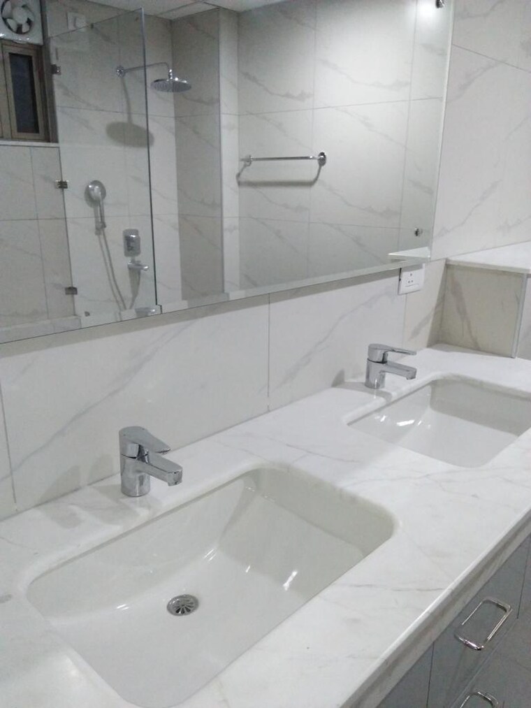 Bathroom, dlf-the-royalton-tower 4 Bedroom 2940 Sq.Ft. Apartment In Dlf Phase V Gurgaon 8788771