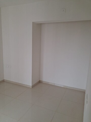 Room in 2 BHK Apartment at Runwal Eirene, Balkum Pada – for Rent
