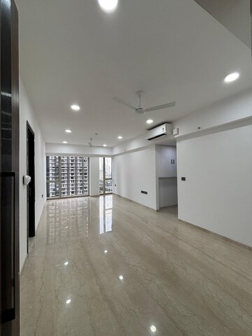 2 BHK Apartment For Rent in Lodha World Crest, Worli