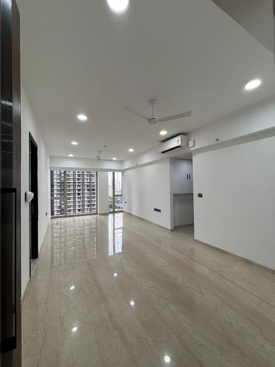 2 BHK + Servant Room Apartment For Rent in Lodha World Crest