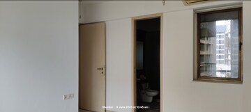Room in 2 BHK Apartment at Kalpataru Aura, Ghatkopar West – for Rent