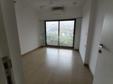 Room in 3 BHK Apartment at Kanakia Silicon Valley, Powai – for Rent