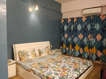 Bedroom in 1 BHK Apartment at Paramount Golfforeste, Zeta I Greater Noida – for Rent