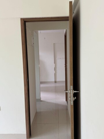 Room in 2 BHK Apartment at Shapoorji Pallonji BKC 28, Bandra East – for Rent