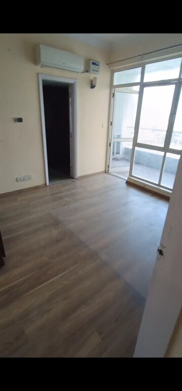 Room in 3 BHK Apartment at Raheja Vedaanta, Sector 108 – for Rent