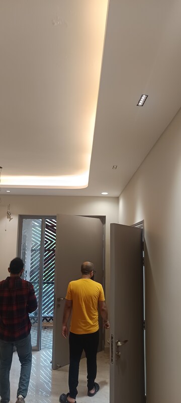 Furnished Amenities in 3 BHK Builder Floor at Saraswati Vihar – for Rent
