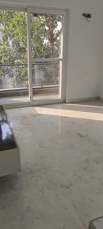 Room in 3 BHK Builder Floor at Pushpanjali Enclave – for Rent