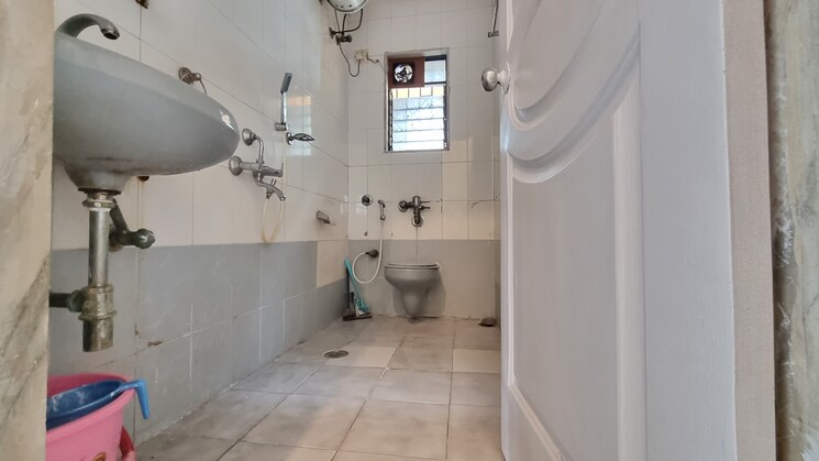 Bathroom, vikas-park-chs 2 Bedroom 950 Sq.Ft. Apartment In Malad West Mumbai 8788995
