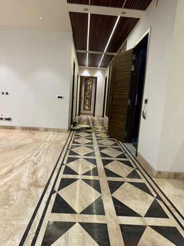 4 BHK Builder Floor For Sale in DLF Atria, Dlf Phase ii