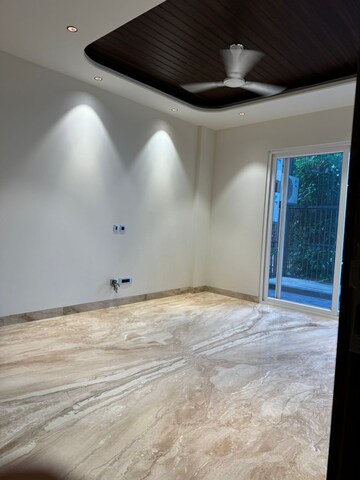 Room in 4 BHK Builder Floor at DLF Atria, Dlf Phase ii – for Sale