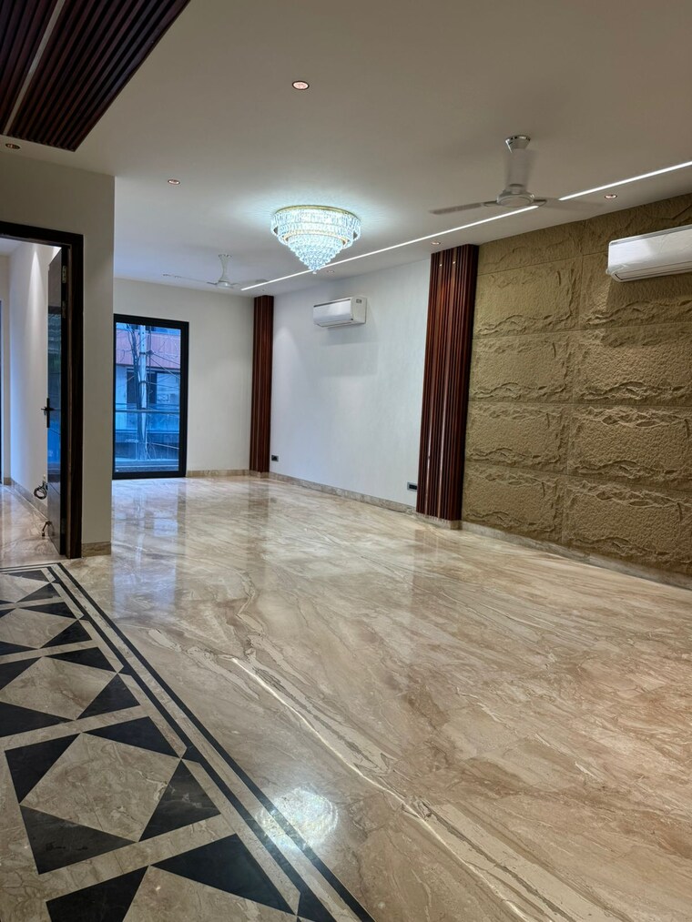 Living Room, dlf-atria 4 Bedroom 300 Sq.Yd. Builder Floor In Dlf Phase ii Gurgaon 8789013