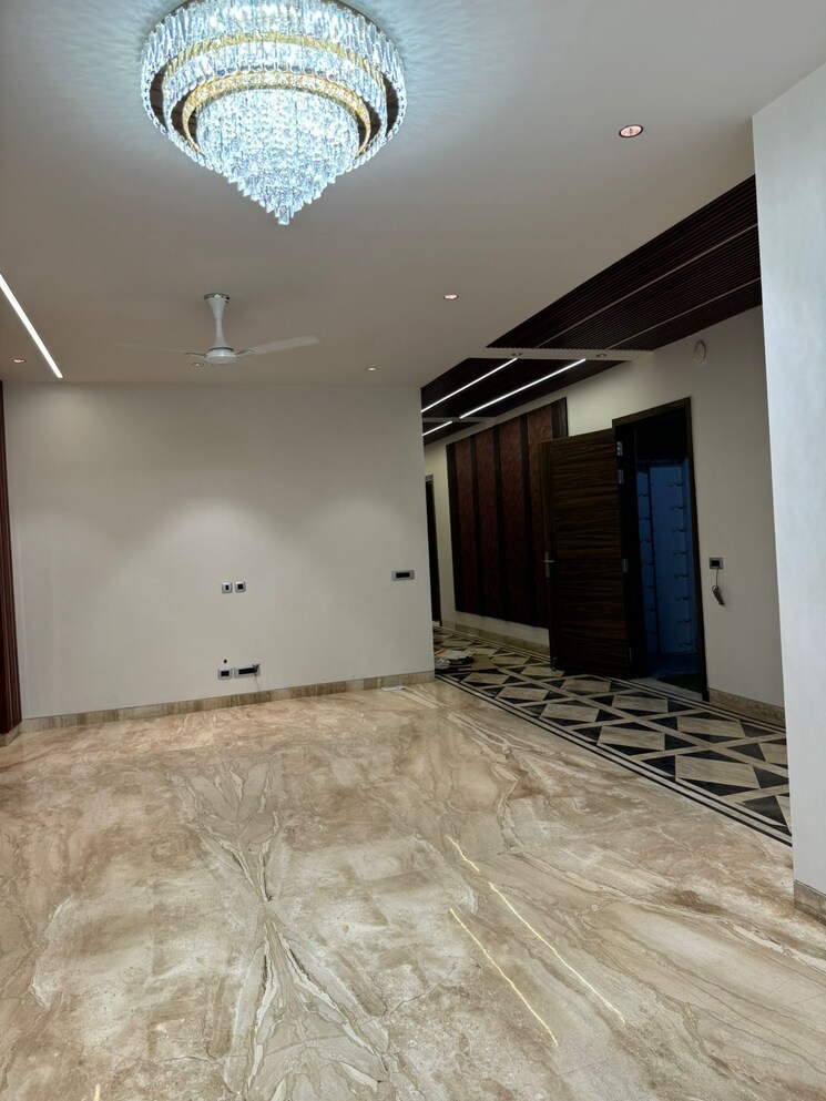 Room, dlf-atria 4 Bedroom 300 Sq.Yd. Builder Floor In Dlf Phase ii Gurgaon 8789013