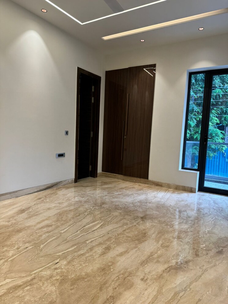 Room, dlf-atria 4 Bedroom 300 Sq.Yd. Builder Floor In Dlf Phase ii Gurgaon 8789013