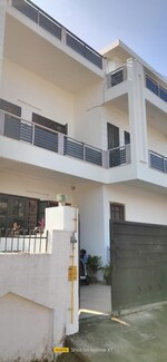 4 BHK + Pooja Room,Servant Room 270 Sq.Yd. Villa in Patel Nagar