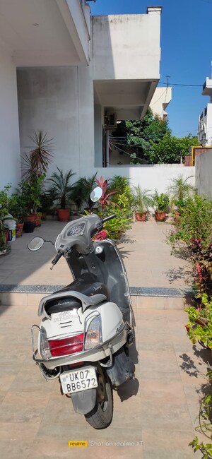 Parking in 4 BHK Villa at Patel Nagar – for Sale