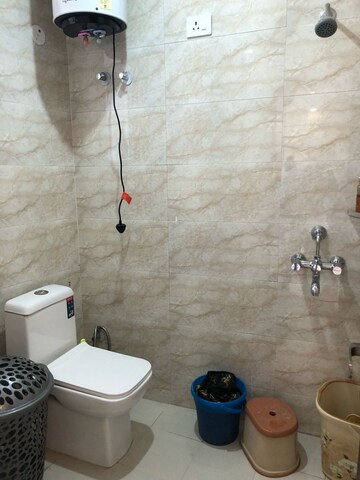 Bathroom in 3 BHK Builder Floor at DLF City Phase IV, Dlf Phase iv – for Rent