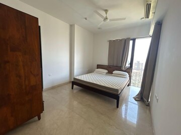 Room in 2 BHK Apartment at Lodha Parkside, Worli – for Rent
