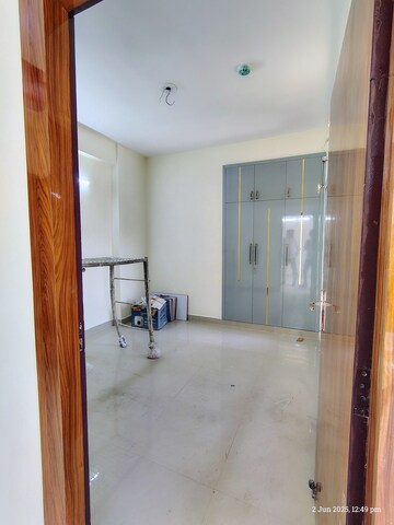Room in 2 BHK Apartment at Amrapali Enchante, Tech Zone 4 Greater Noida – for Rent
