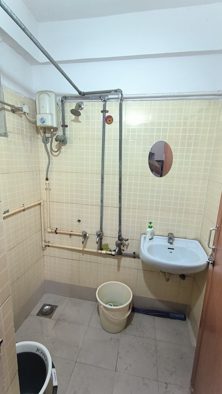 Bathroom, gurukripa-apartment-worli 1 Bedroom 550 Sq.Ft. Apartment In Worli Mumbai 8789059