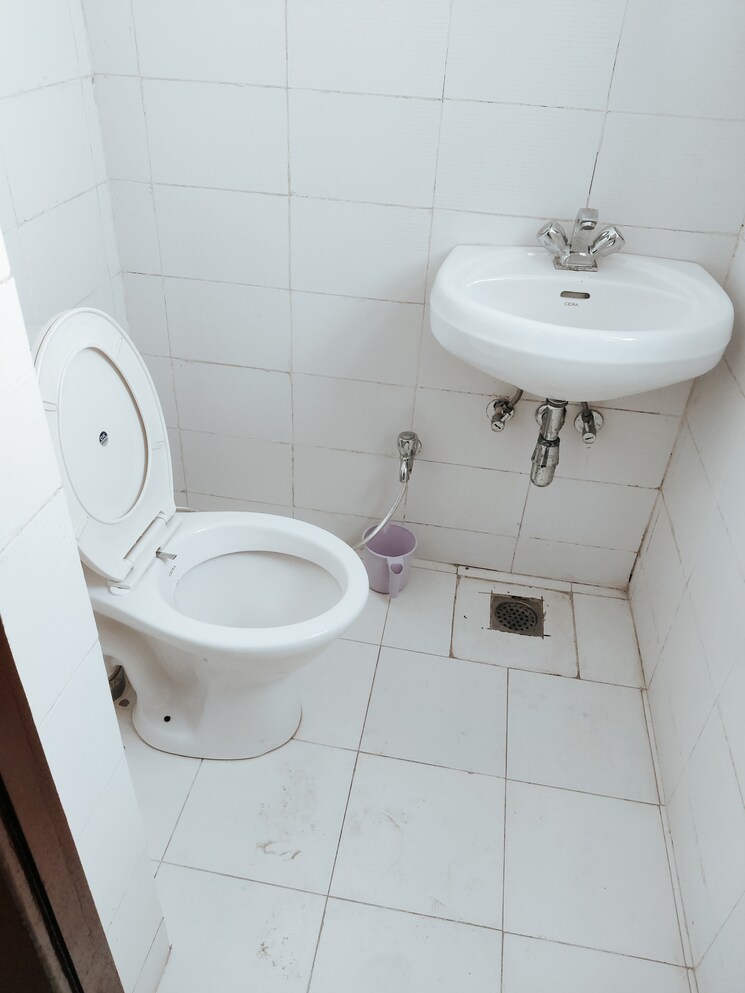 Bathroom, bptp-park-elite-floor-ii 3 Bedroom 1620 Sq.Ft. Apartment In Sector 75 Faridabad 8789069