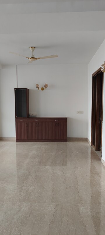 Room in 3 BHK Apartment at M3M Golf Estate, Sector 65 – for Sale