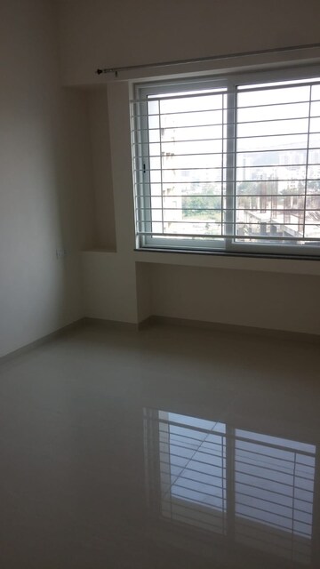 Room in 2 BHK Apartment at Kumar Pinakin, Baner – for Rent