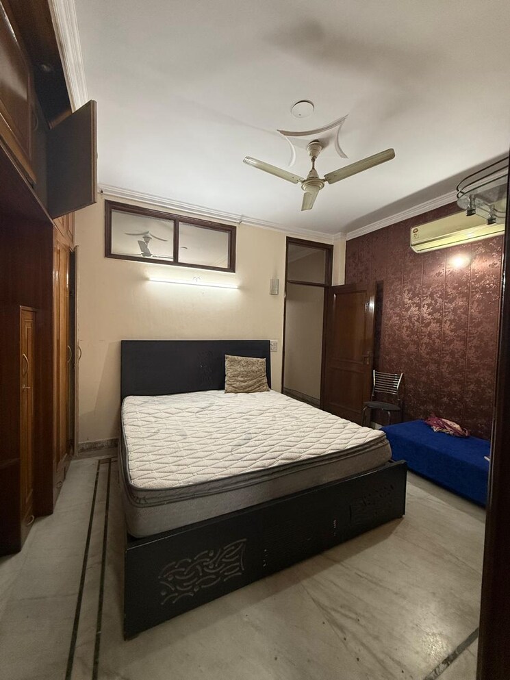 Bedroom, arya-chittaranjan-park 2 Bedroom 100 Sq.Yd. Builder Floor In Kalkaji Delhi 8789090