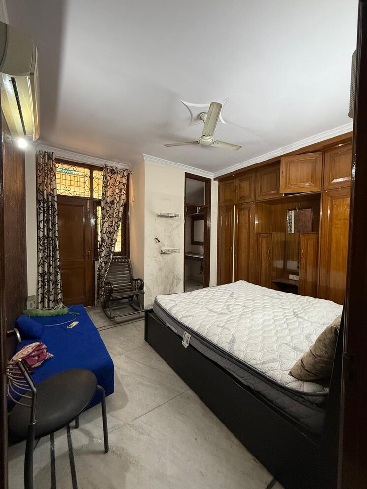 Bedroom, arya-chittaranjan-park 2 Bedroom 100 Sq.Yd. Builder Floor In Kalkaji Delhi 8789090
