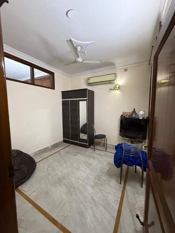 Bedroom, arya-chittaranjan-park 2 Bedroom 100 Sq.Yd. Builder Floor In Kalkaji Delhi 8789090