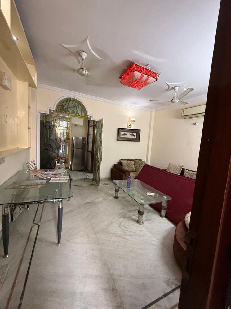 Living Room, arya-chittaranjan-park 2 Bedroom 100 Sq.Yd. Builder Floor In Kalkaji Delhi 8789090