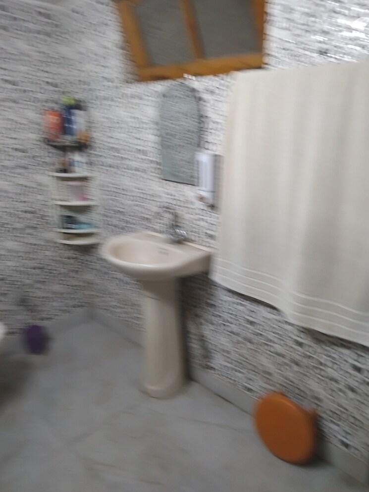 Bathroom, vijay park 2.5 Bedroom 1800 Sq.Ft. Independent House In Vijay Park Dehradun 8789211