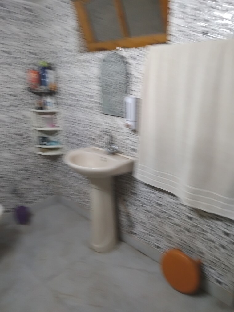 Bathroom, vijay park 2.5 Bedroom 1800 Sq.Ft. Independent House In Vijay Park Dehradun 8789211