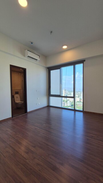 Room in 2 BHK Apartment at Piramal Mahalaxmi, Mahalaxmi – for Rent
