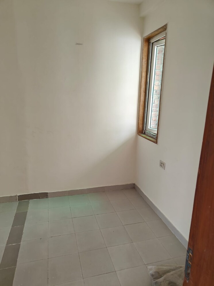 Room, arya-chittaranjan-park 1 Bedroom 90 Sq.Yd. Builder Floor In Kalkaji Delhi 8789121