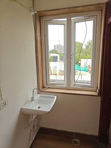 Room in 1 BHK Builder Floor at Arya Chittaranjan Park, Kalkaji – for Rent