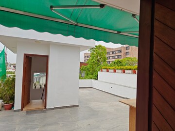 Room in 1 BHK Builder Floor at Arya Chittaranjan Park, Kalkaji – for Rent