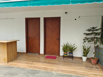 Room in 1 BHK Builder Floor at Arya Chittaranjan Park, Kalkaji – for Rent
