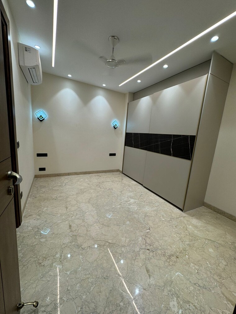 Room, dlf-atria 4 Bedroom 300 Sq.Yd. Builder Floor In Dlf Phase ii Gurgaon 8789144