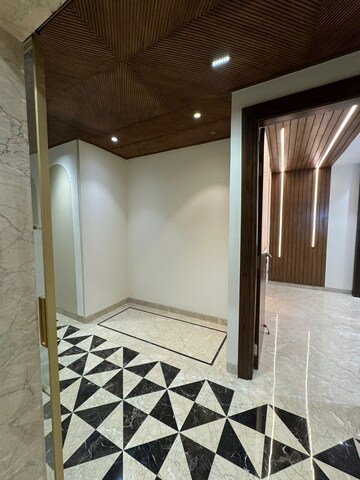 Bedroom in 4 BHK Builder Floor at DLF Atria, Dlf Phase ii – for Sale