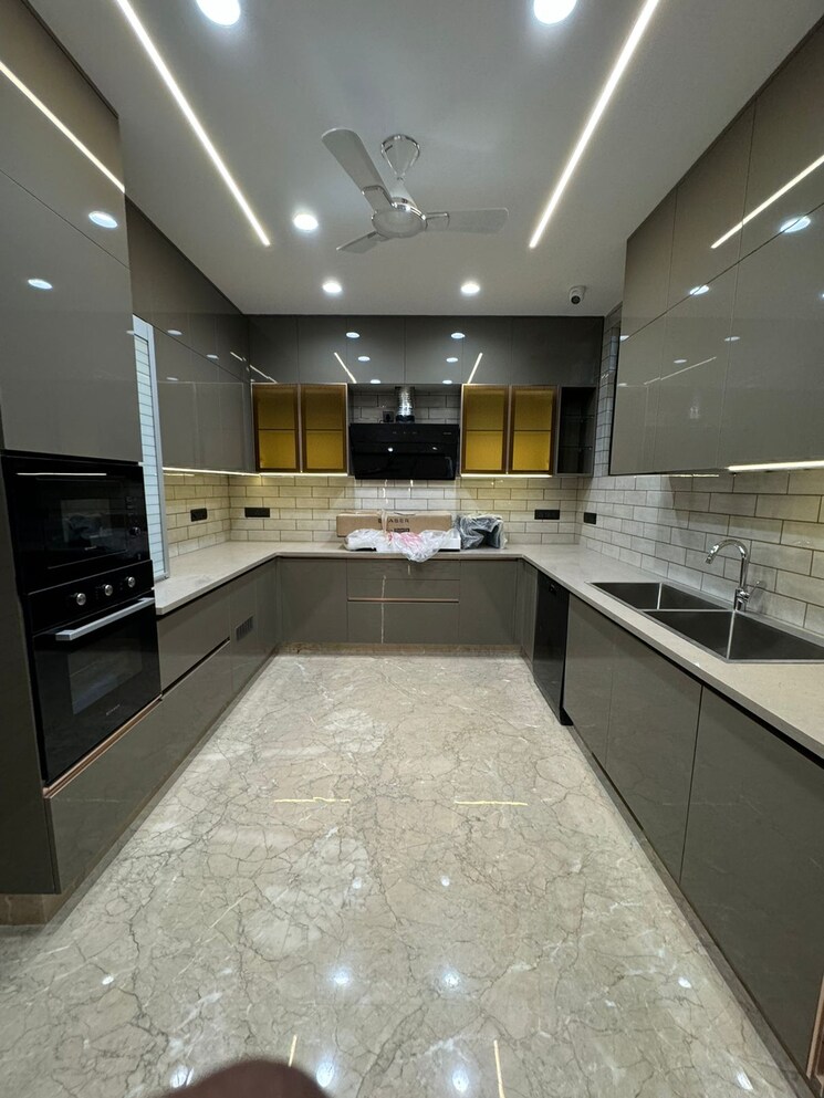 Kitchen, dlf-atria 4 Bedroom 300 Sq.Yd. Builder Floor In Dlf Phase ii Gurgaon 8789144