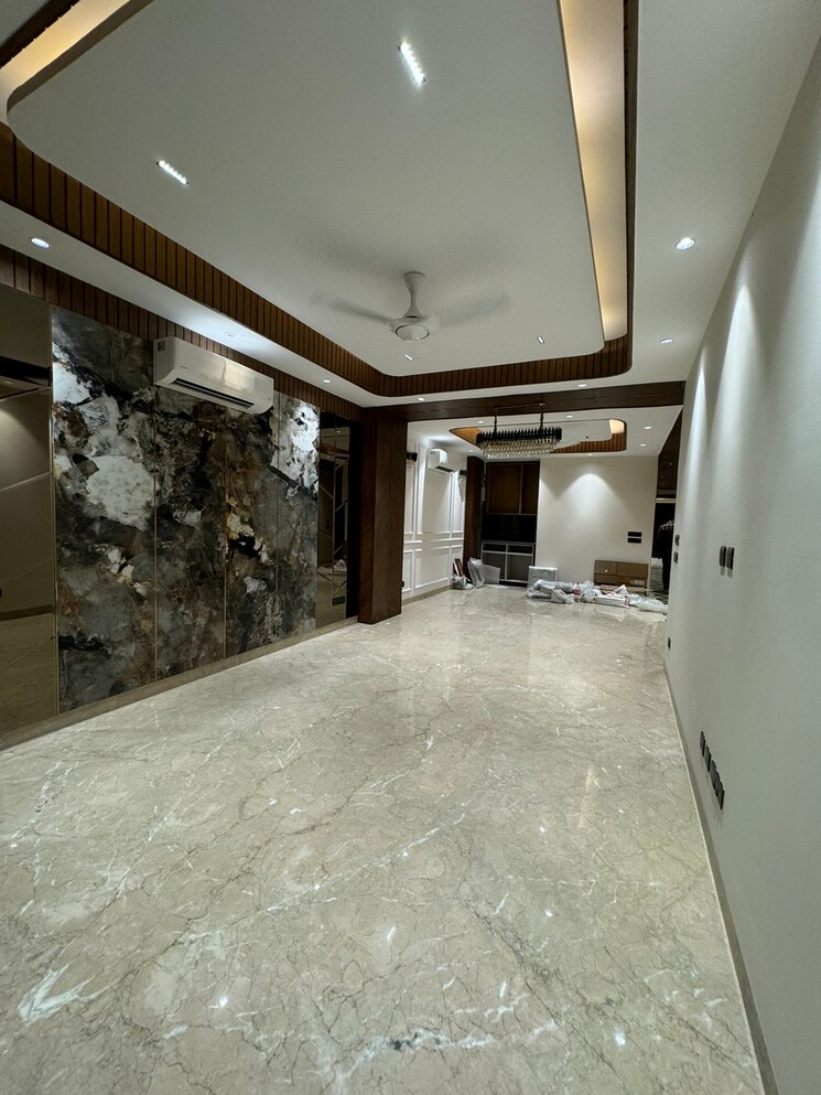 Living Room, dlf-atria 4 Bedroom 300 Sq.Yd. Builder Floor In Dlf Phase ii Gurgaon 8789144