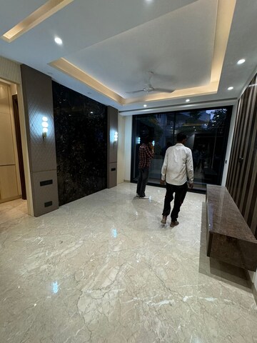 Bedroom in 4 BHK Builder Floor at DLF Atria, Dlf Phase ii – for Sale