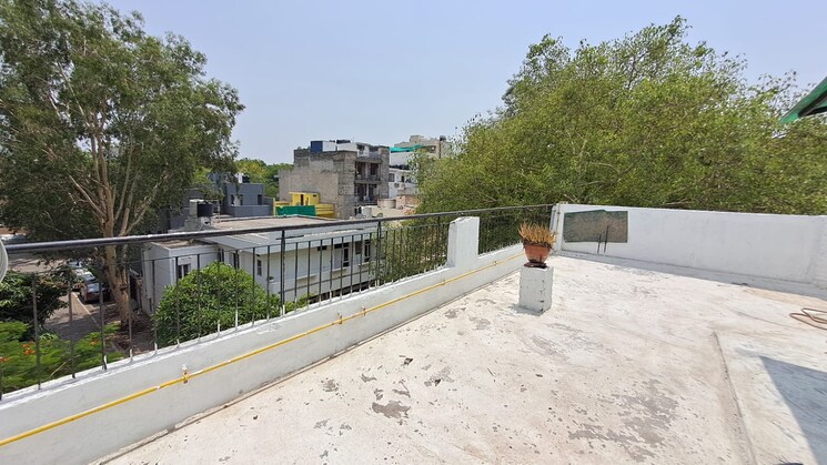 Balcony, dlf-queens-court 1 RK 40 Sq.Yd. Builder Floor In Greater Kailash ii Delhi 8789150