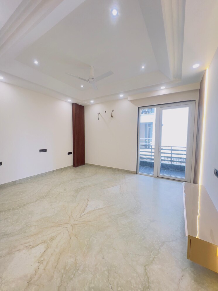 Room, auram-floor 4 Bedroom 360 Sq.Yd. Builder Floor In South City 2 Gurgaon 8789175